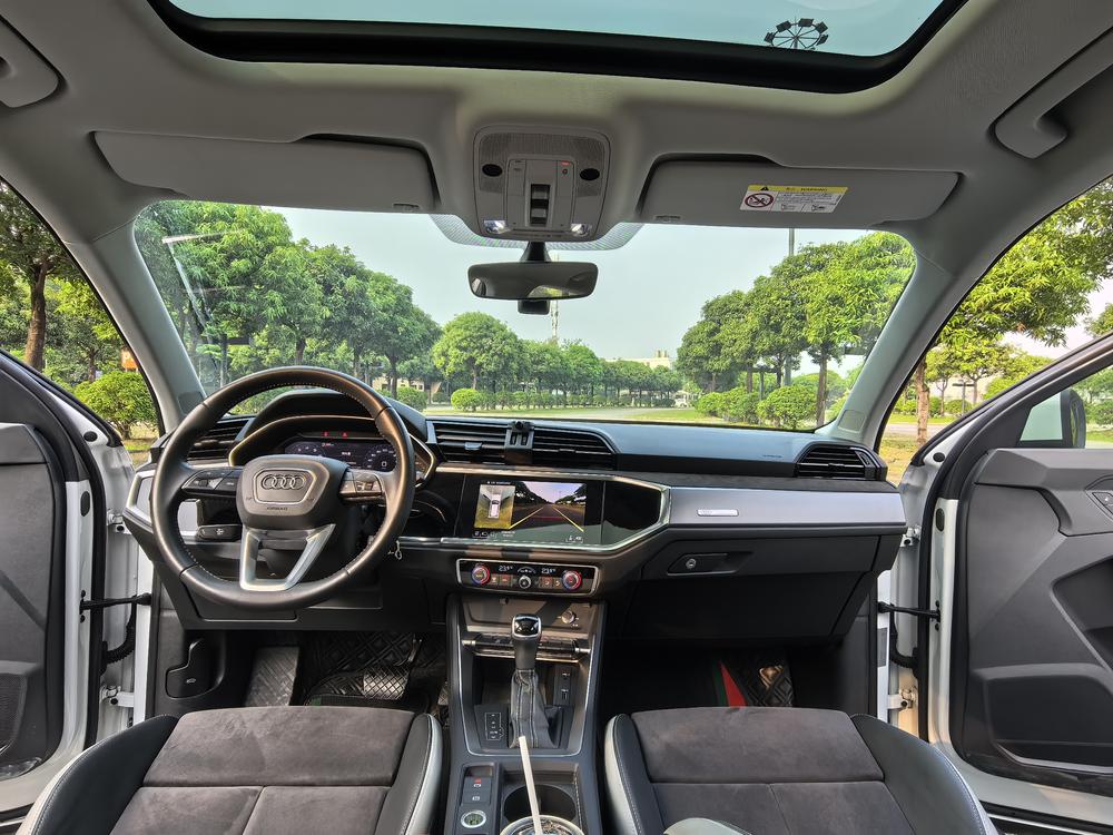 Audi Q3 2020 car image #8