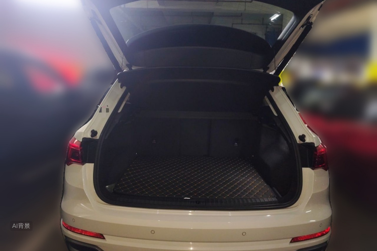 Audi Q3 2021 car image #21