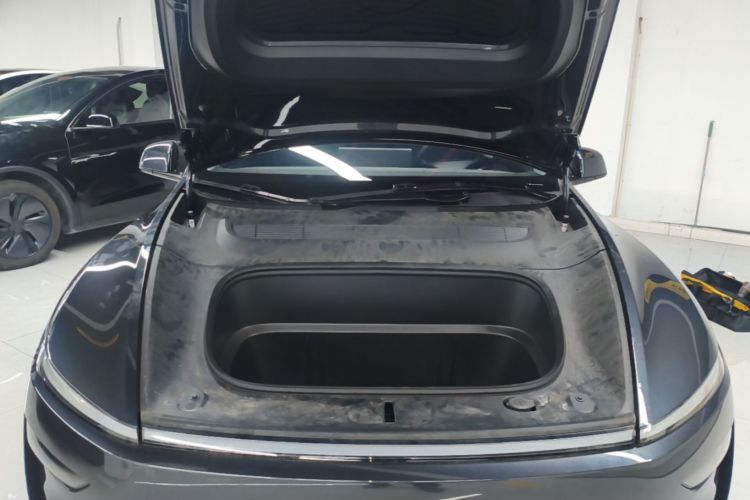 Tesla Model Y 2025 #20 Tesla Model Y 2025 car image #20