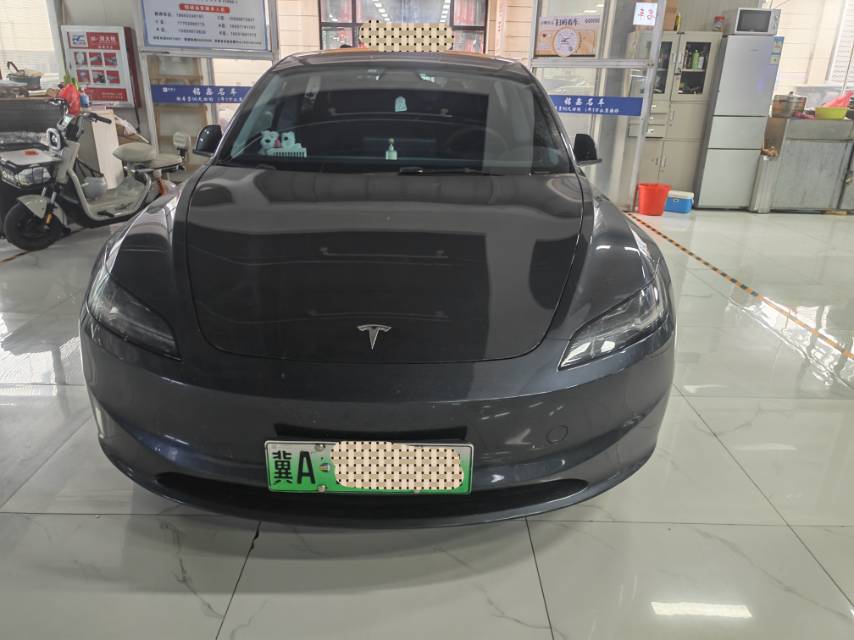 Tesla Model 3 2024 car image #2