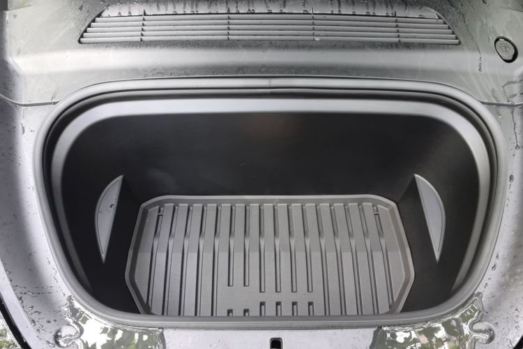 Tesla Model Y 2024 immagine di auto #18