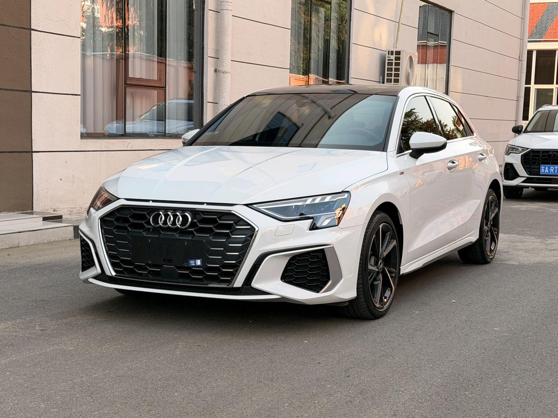 2023 immagine di auto 