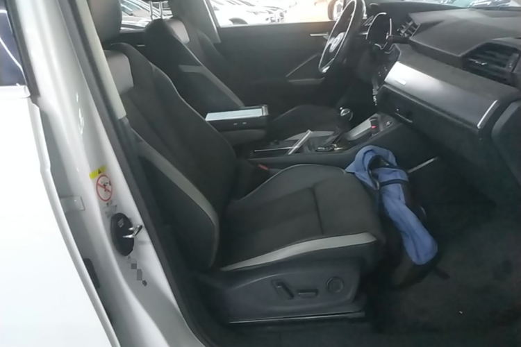 Audi Q3 2021 car image #24