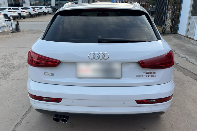 Audi Q3 2018 car image #5