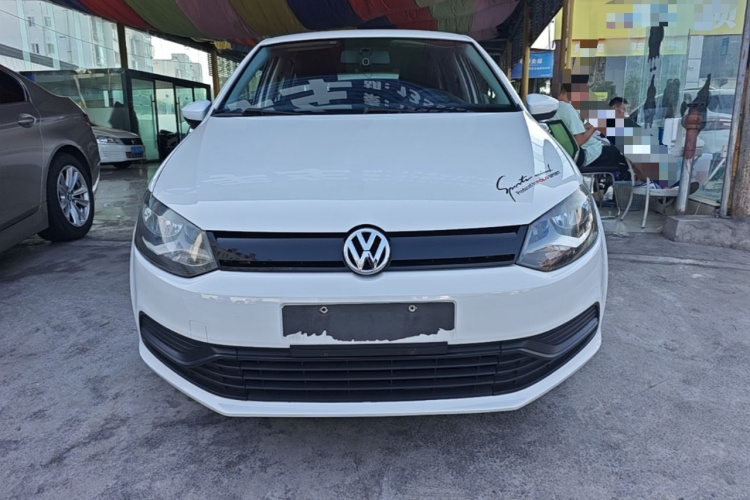Volkswagen Polo 2015 car image #3