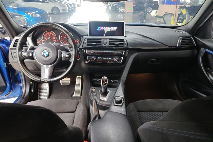 BMW 3 Series 2017 car image #10