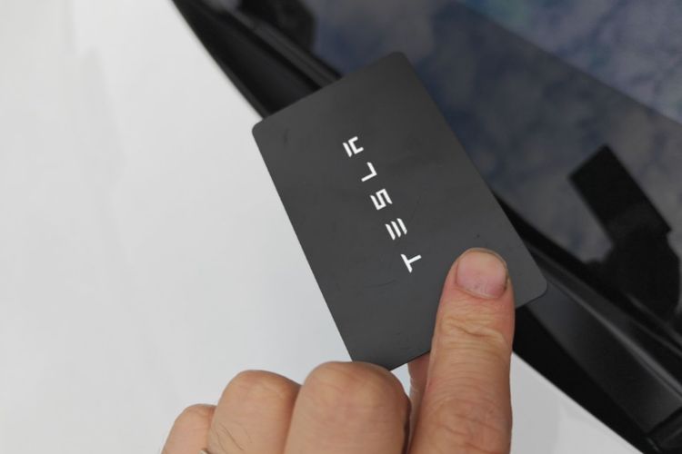 Tesla Model Y 2023 car image #9