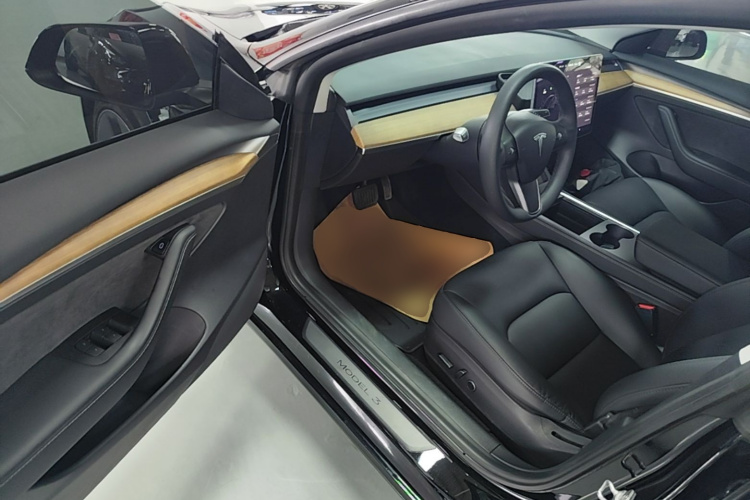 Tesla Model 3 2021 car image #16