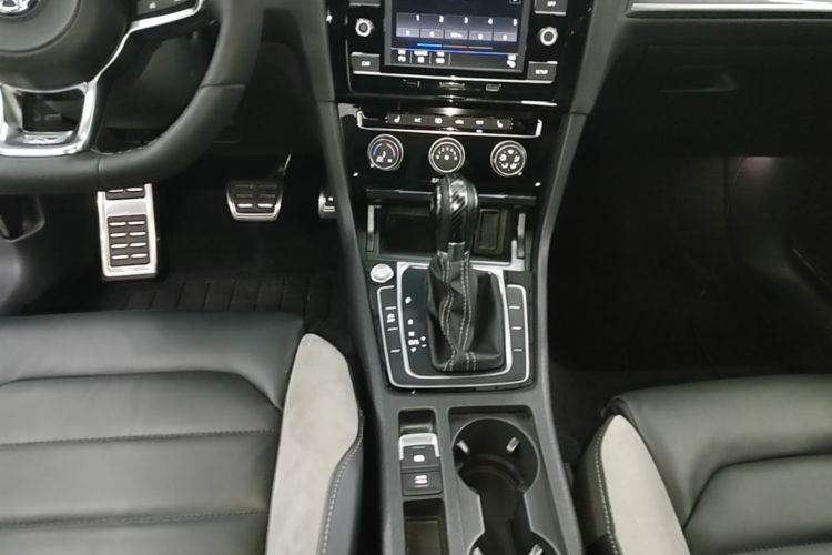 Volkswagen Golf 2018 car image #14