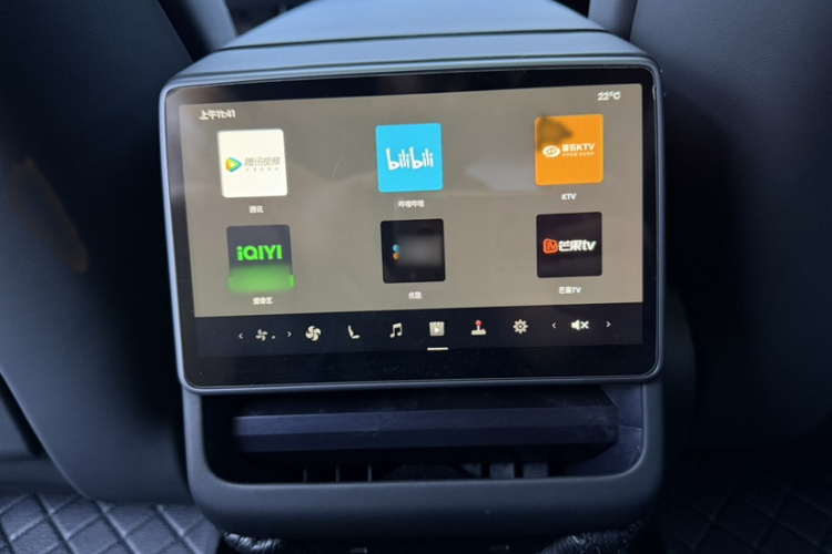 Tesla Model 3 2024 car image #11