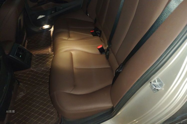 BMW 3 Series 2018 car image #19