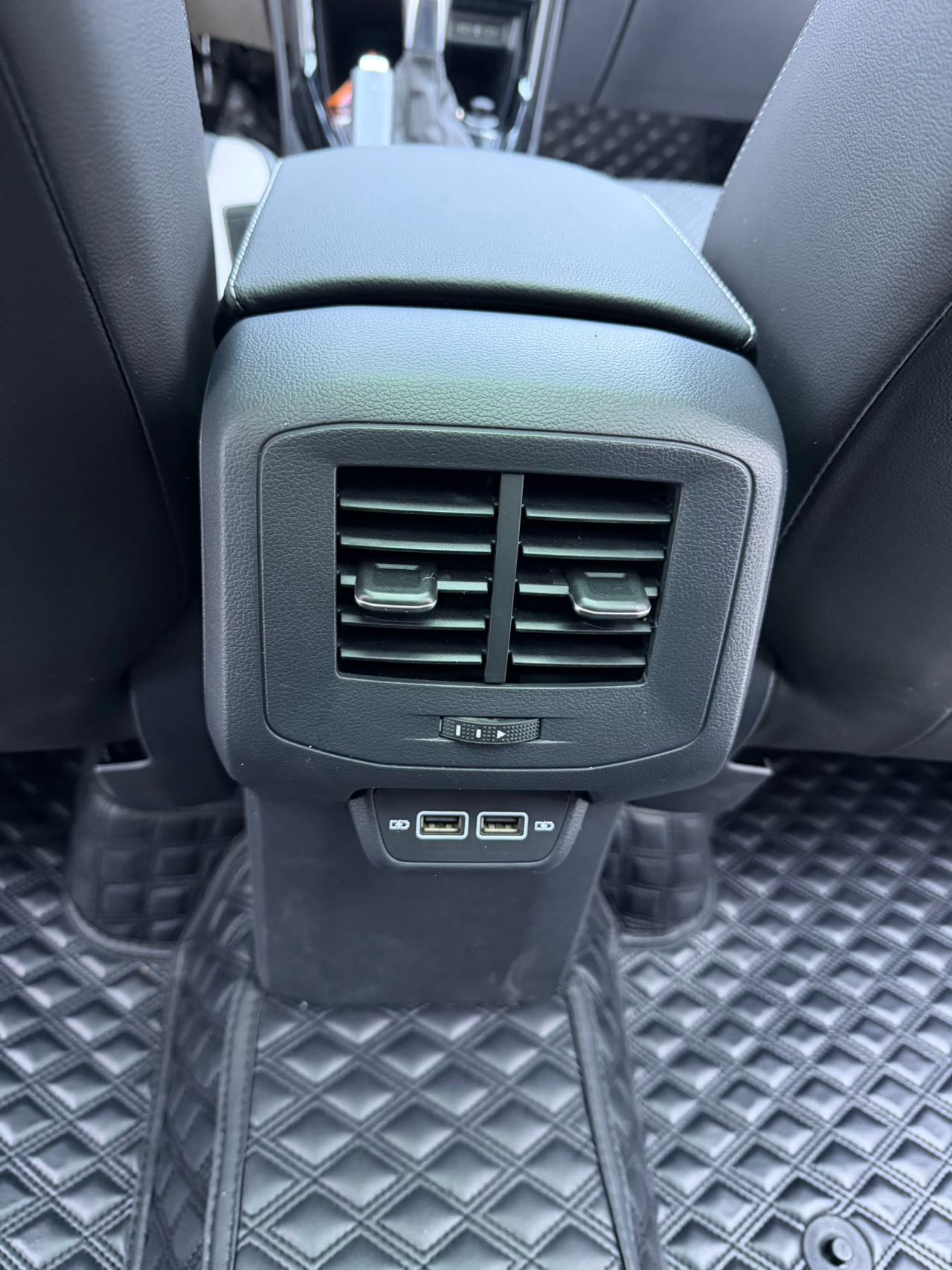 Volkswagen Tacqua 2022 car image #15