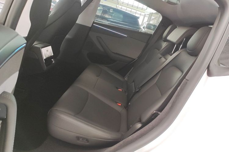 Tesla Model Y 2025 #13 Tesla Model Y 2025 car image #13