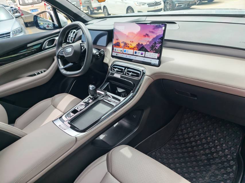 GEELY Boyue L 2025 car image #4