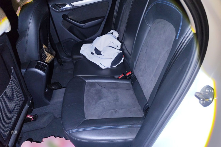 Audi Q3 2019 car image #19