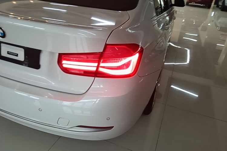 BMW 3 Series 2018 #8 BMW 3 Series 2018 car image #8