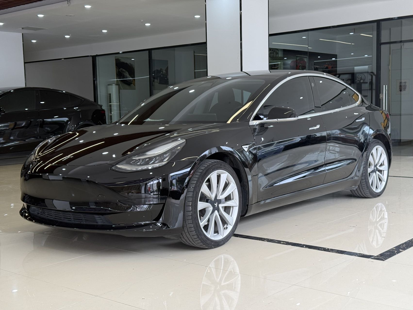 Tesla Model 3 2020 car image 