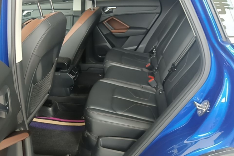 Audi Q3 2021 car image #17