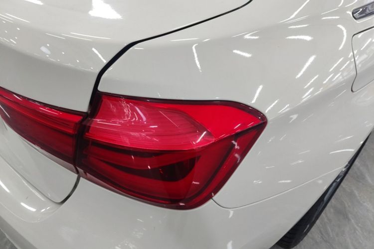 BMW 3 Series 2018 #8 BMW 3 Series 2018 car image #8