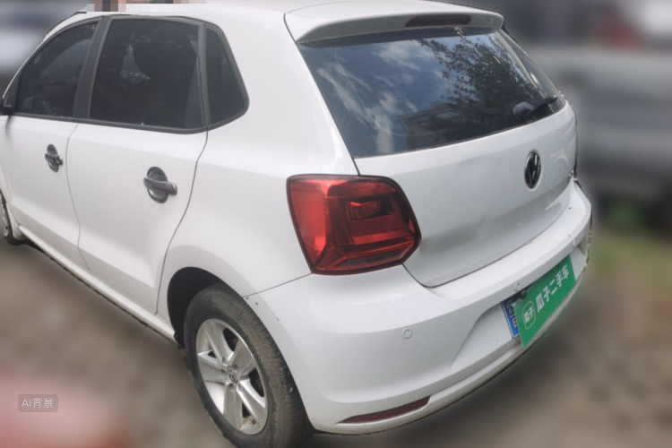 Volkswagen Polo 2015 car image #5