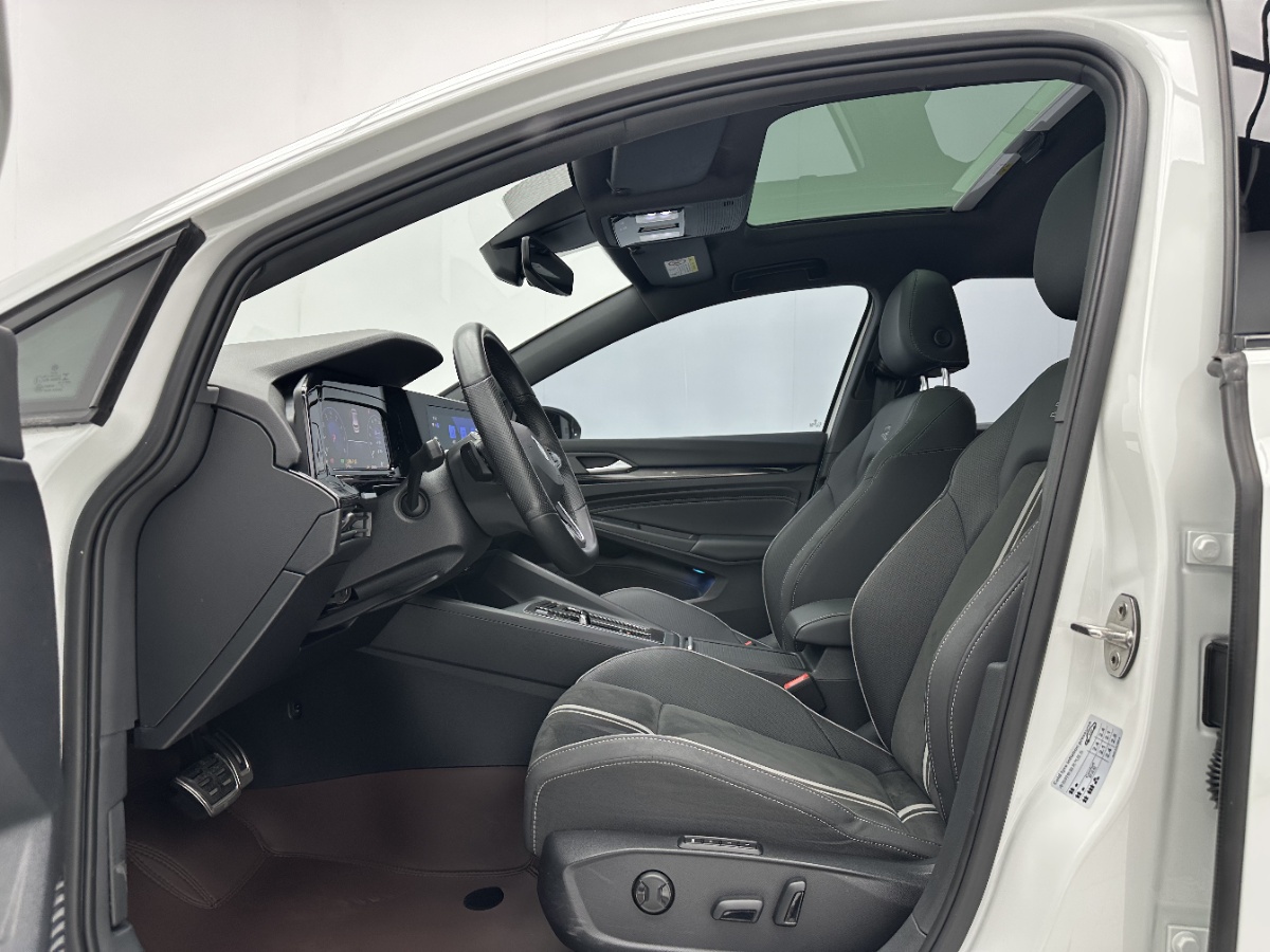 Volkswagen Golf 2022 car image #5