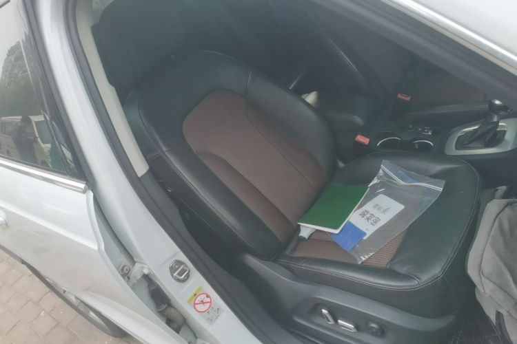 Audi Q3 2019 car image #21