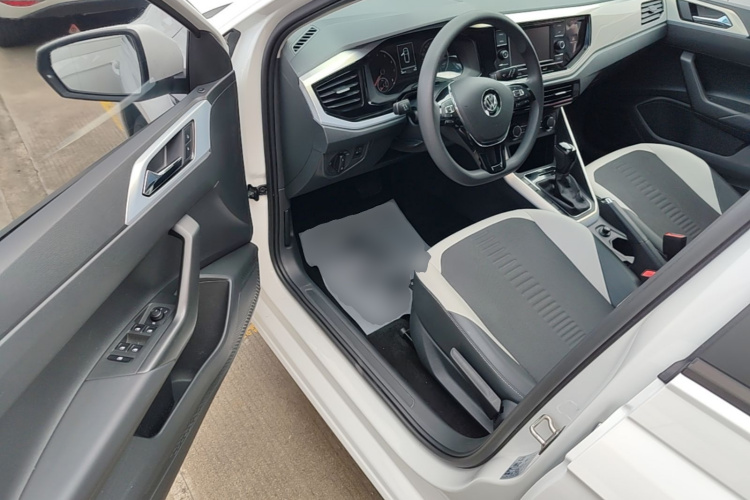 Volkswagen Polo 2020 car image #16