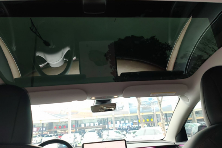 Tesla Model 3 2023 car image #28