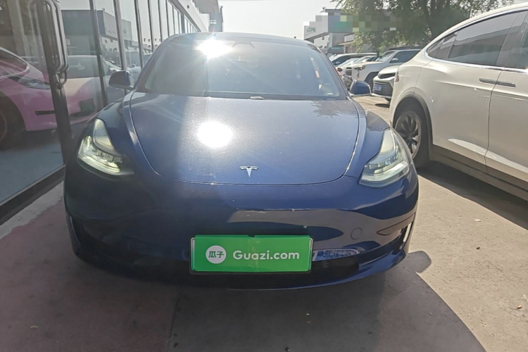 Tesla Model 3 2020 car image #3