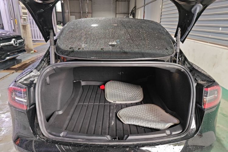 Tesla Model 3 2023 car image #19
