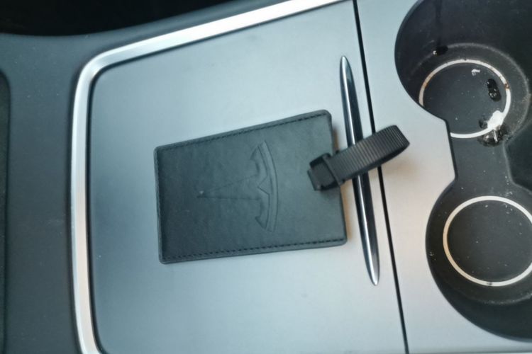 Tesla Model Y 2023 car image #9