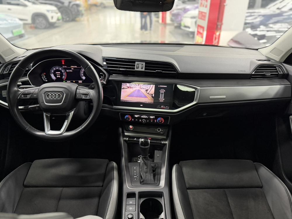 Audi Q3 2023 immagine di auto #11