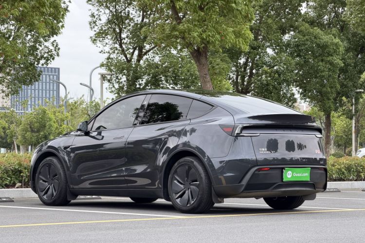 Tesla Model Y 2025 #8 Tesla Model Y 2025 car image #8