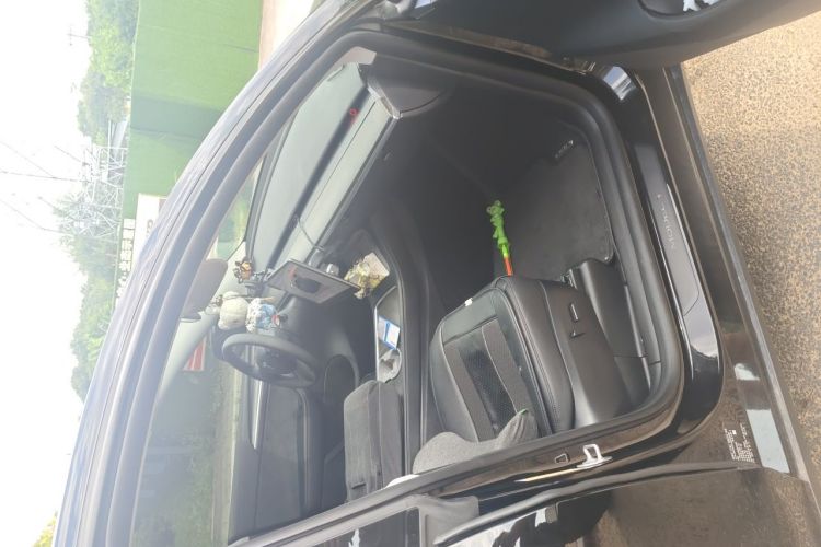 Tesla Model Y 2024 car image #27