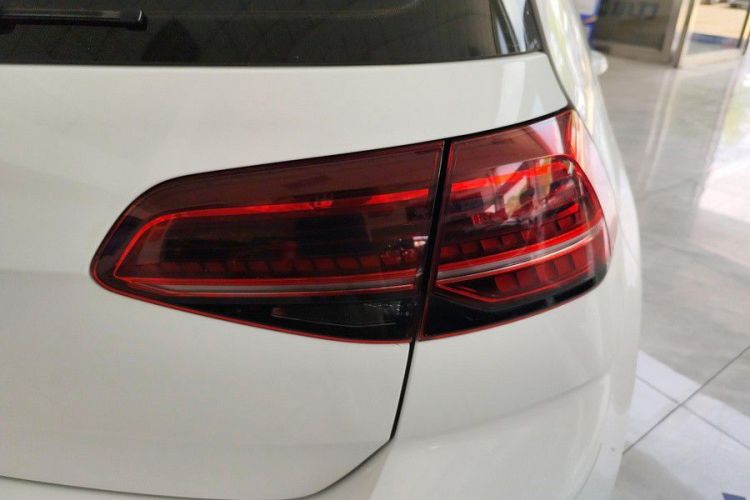 Volkswagen Golf 2020 car image #5