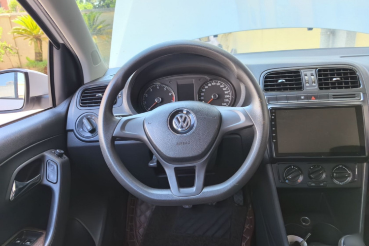 Volkswagen Polo 2015 #11 Volkswagen Polo 2015 car image #11