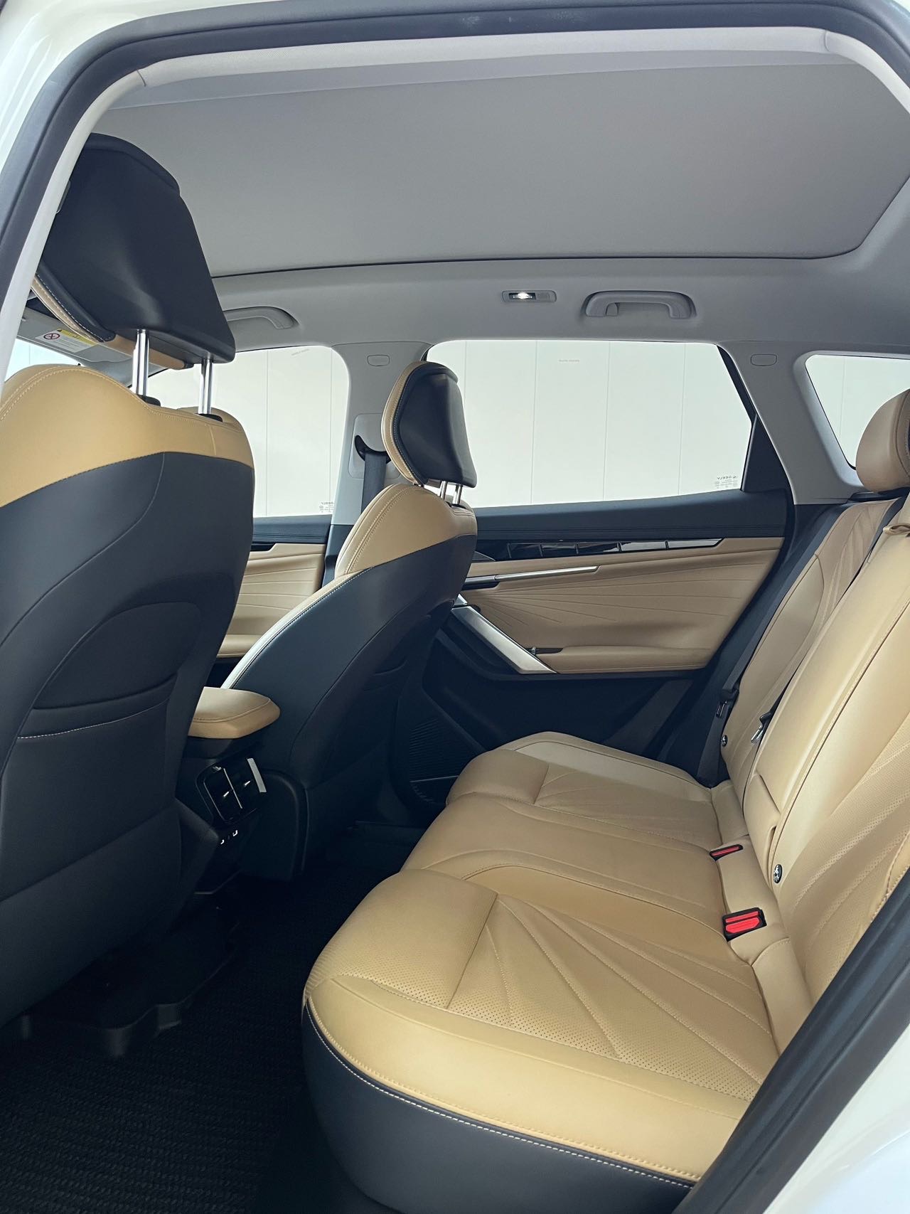 GEELY Boyue L 2023 car image #6