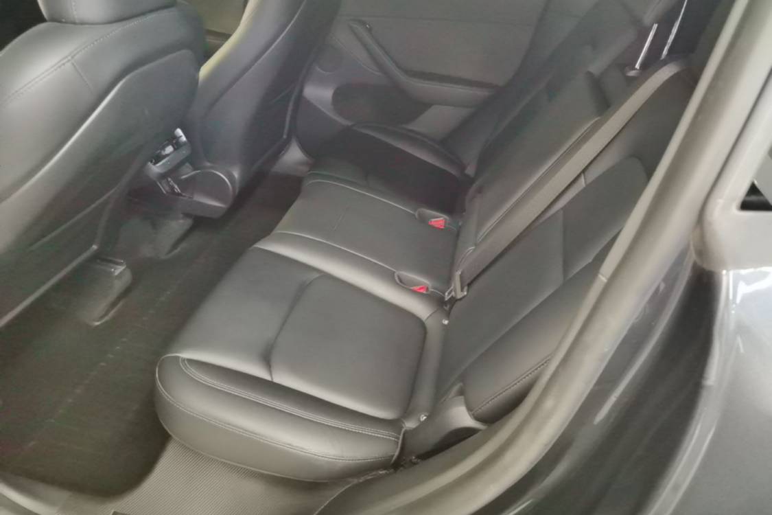 Tesla Model Y 2024 #8 Tesla Model Y 2024 car image #8