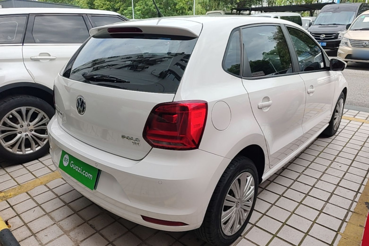 Volkswagen Polo 2018 car image #5