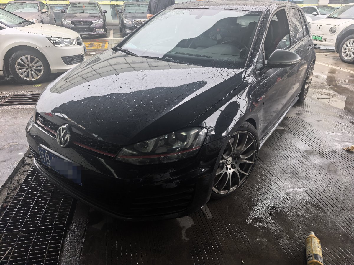Volkswagen GolfGTI 2015 Volkswagen GolfGTI 2015 car image