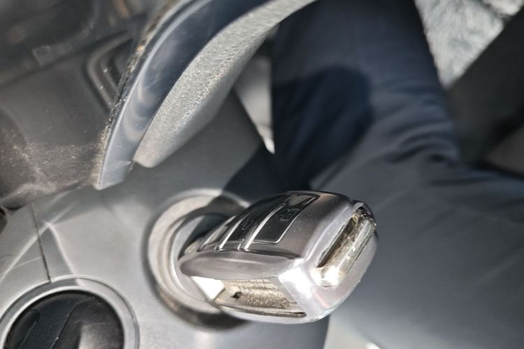 Audi Q3 2019 car image #9