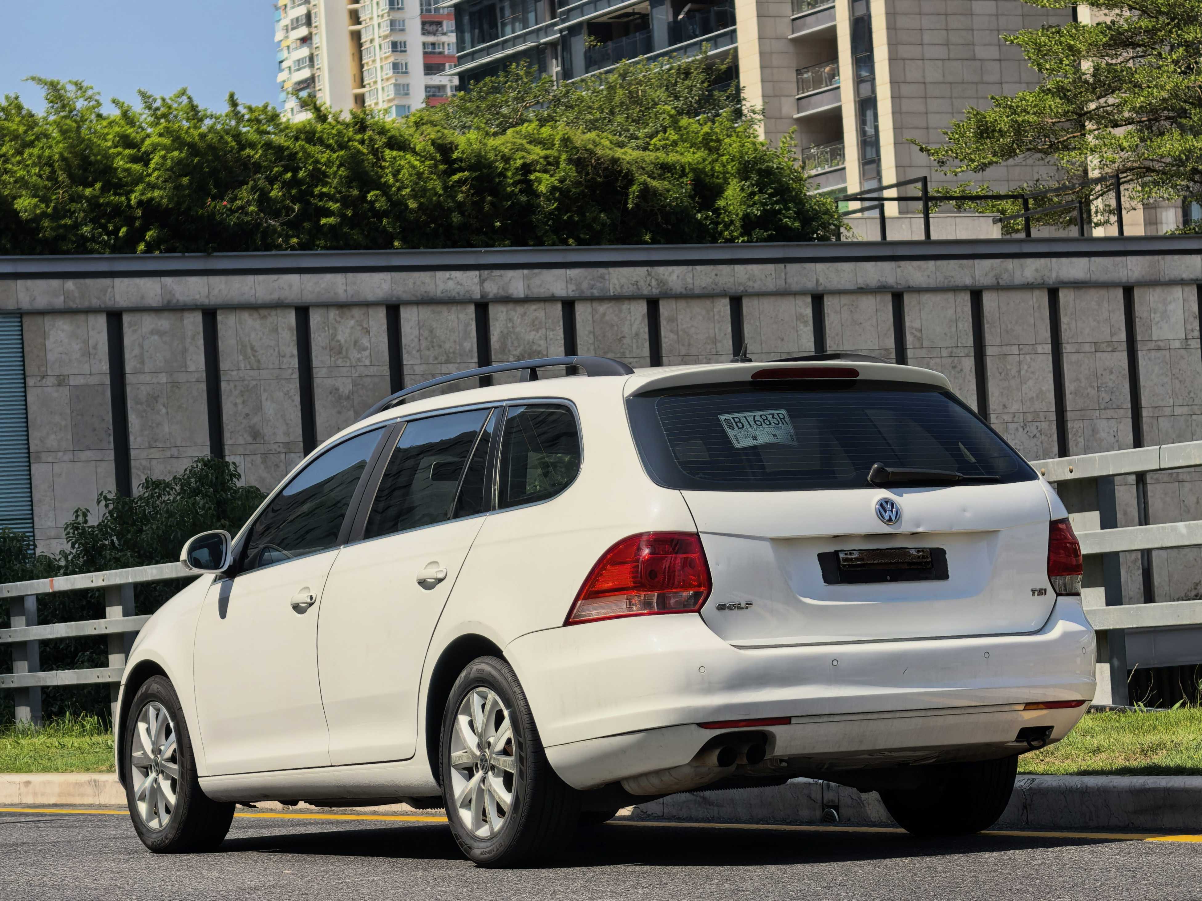 Volkswagen Golf (Imported) 2013 car image #2