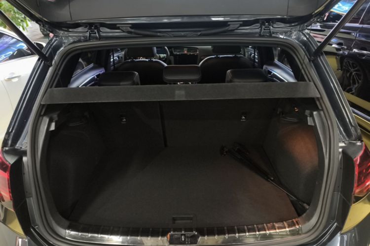 Volkswagen Golf 2020 car image #19