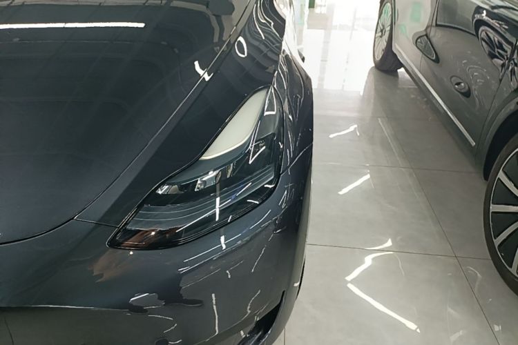 Tesla Model Y 2024 car image #23