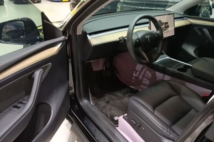 Tesla Model Y 2023 #16 Tesla Model Y 2023 car image #16
