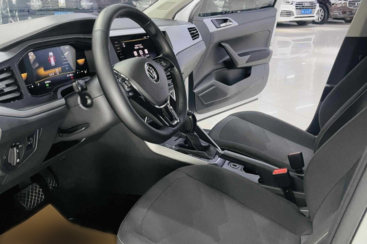 Volkswagen Polo 2023 изображение автомобиля #10