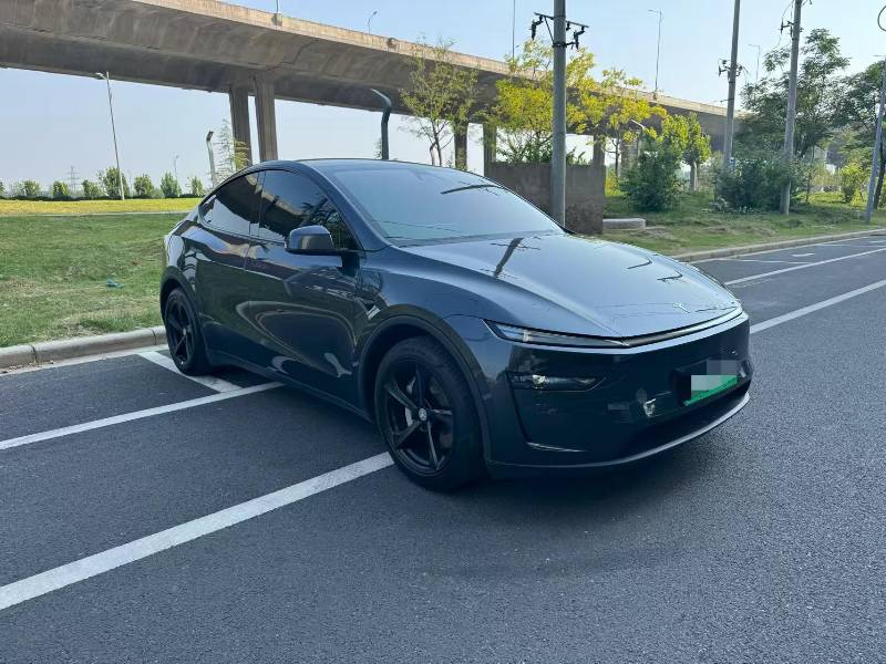 Tesla Model Y 2025 #3 Tesla Model Y 2025 car image #3
