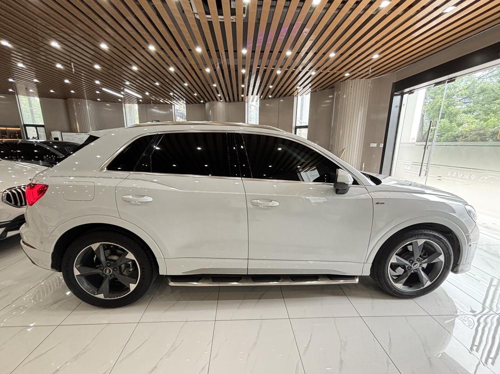 Audi Q3 2022 car image #8