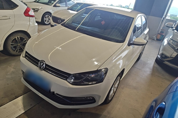 Volkswagen Polo 2015 car image #2