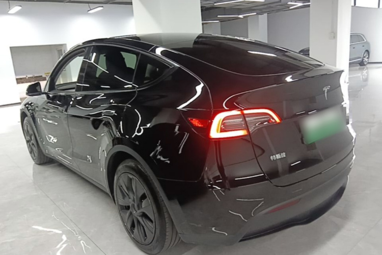 Tesla Model Y 2023 #5 Tesla Model Y 2023 car image #5